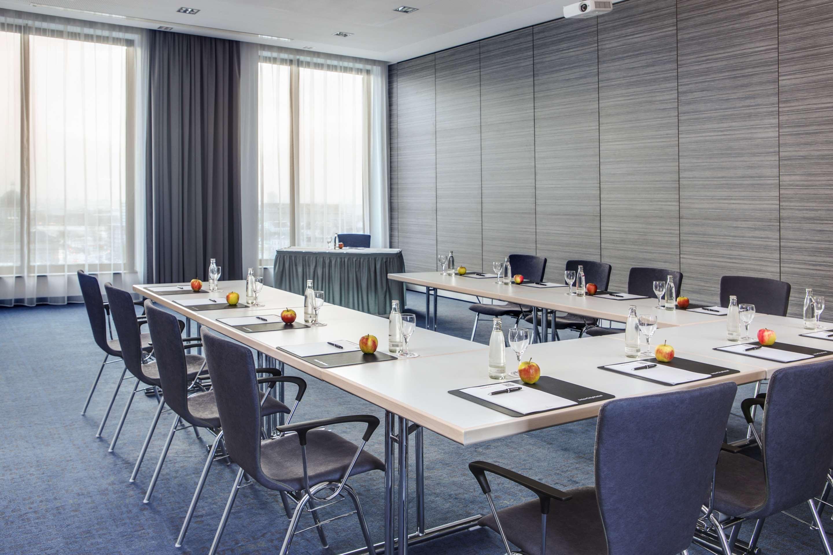 Intercityhotel Hamburg Dammtor-Messe Екстер'єр фото