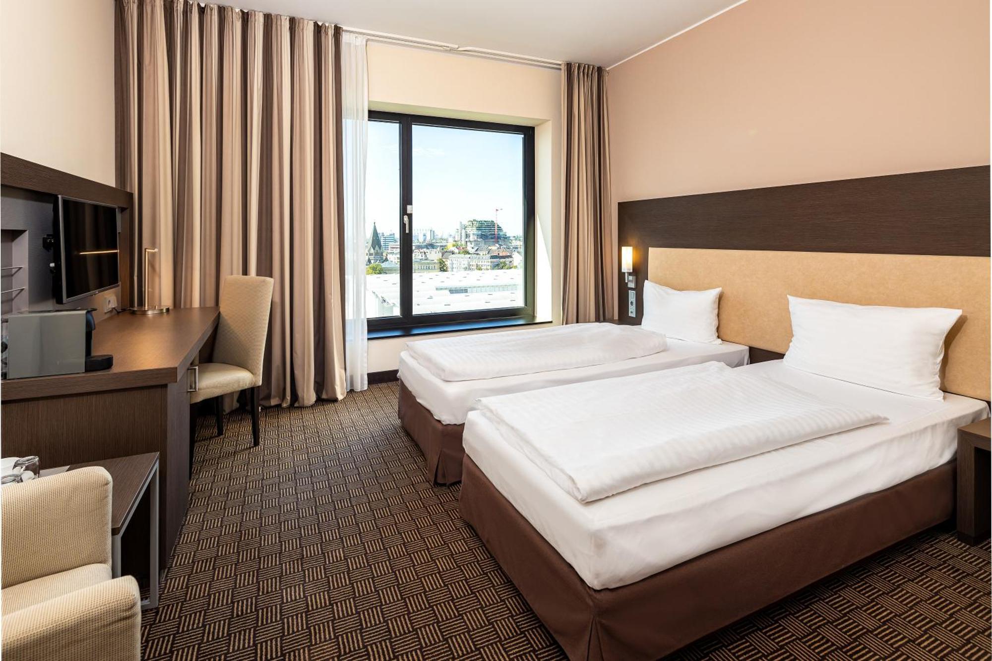 Intercityhotel Hamburg Dammtor-Messe Екстер'єр фото