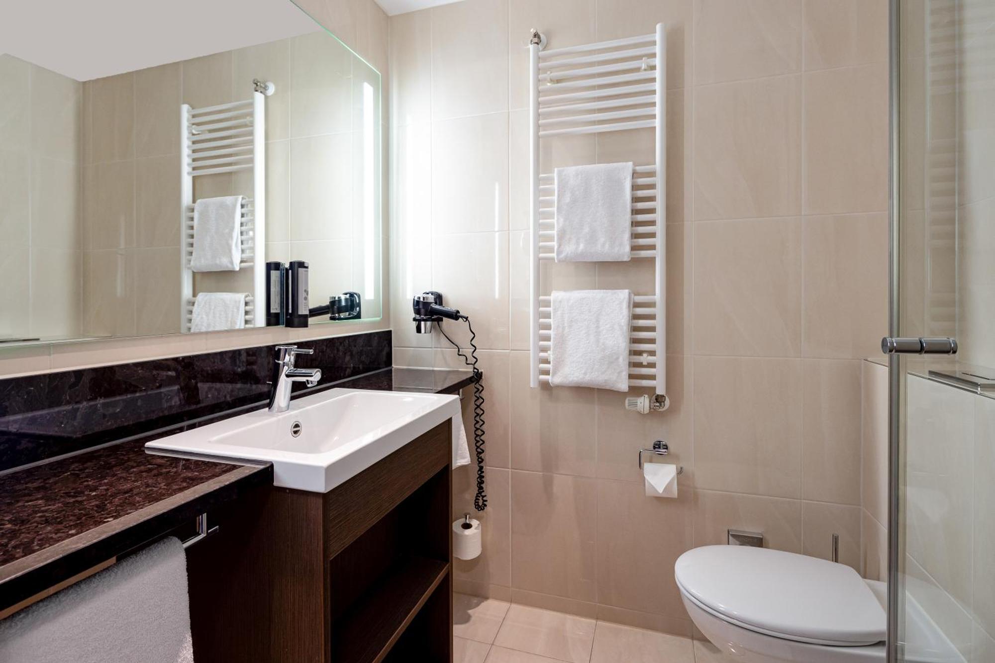 Intercityhotel Hamburg Dammtor-Messe Екстер'єр фото
