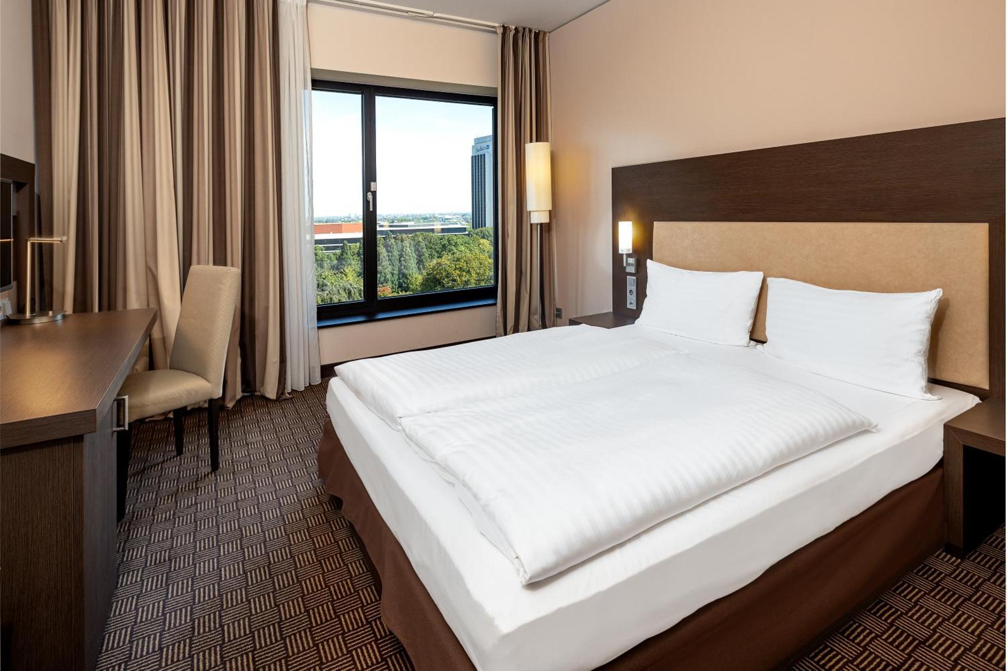 Intercityhotel Hamburg Dammtor-Messe Екстер'єр фото