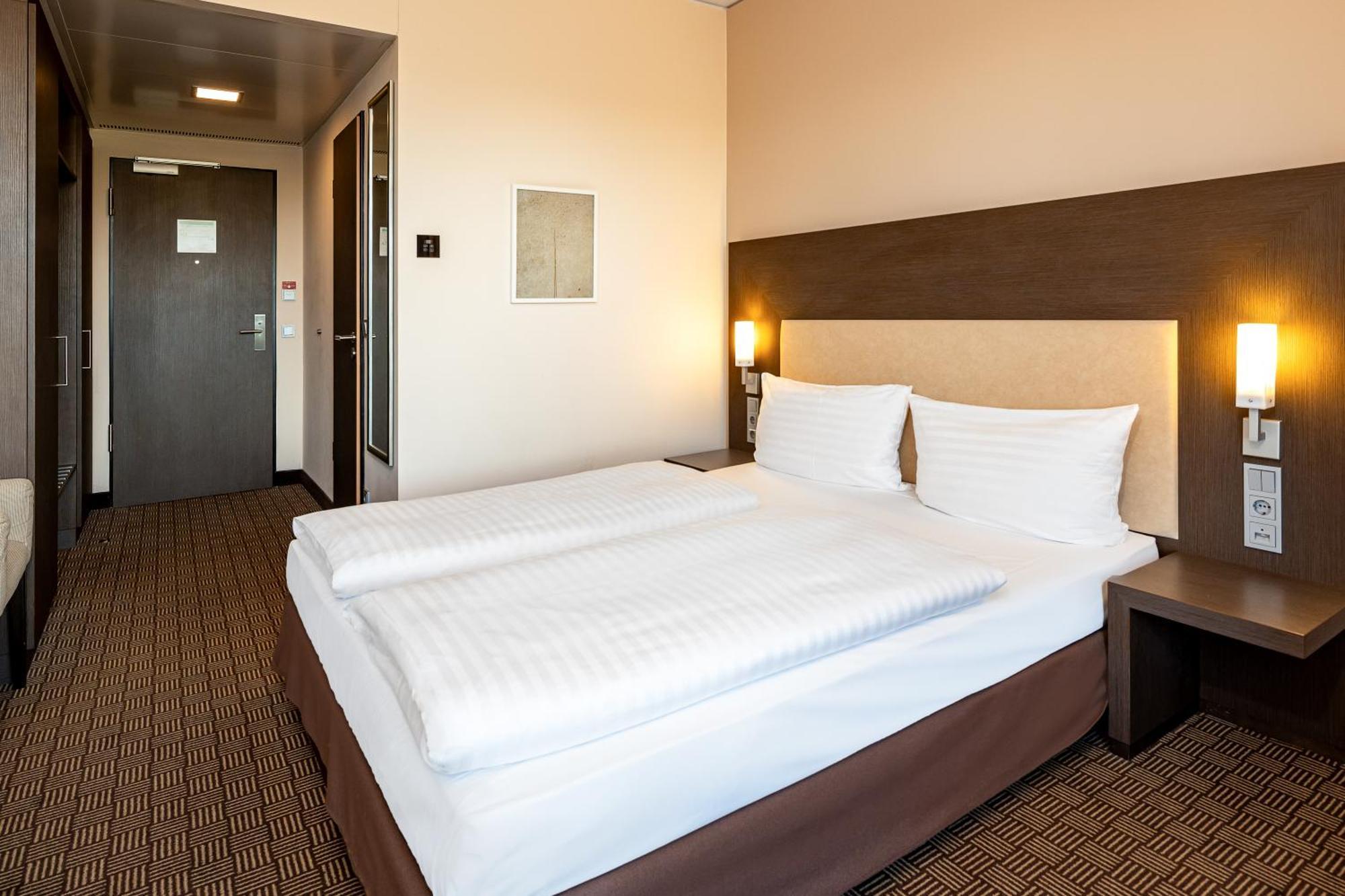 Intercityhotel Hamburg Dammtor-Messe Екстер'єр фото