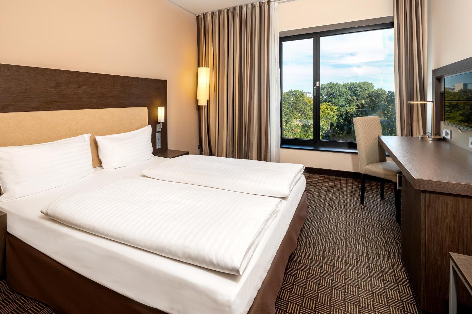 Intercityhotel Hamburg Dammtor-Messe Екстер'єр фото